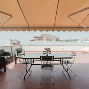 Skyview Terrace: Your Urban Escape Appartamento